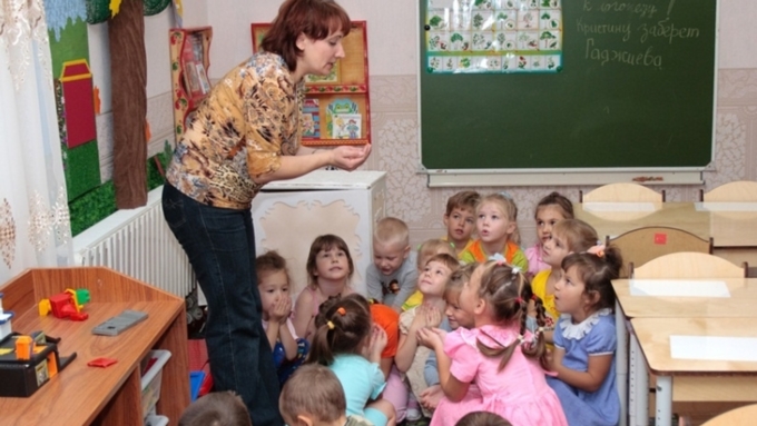 как пойти воспитатеоем в детский сад работы уборщиком