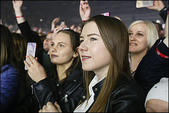 11 апреля 2019 г., Барнаул. Екатерина Смолихина   "Сколько бородатых мужчин в этом зале": как "Руки Вверх" выступили в Барнауле