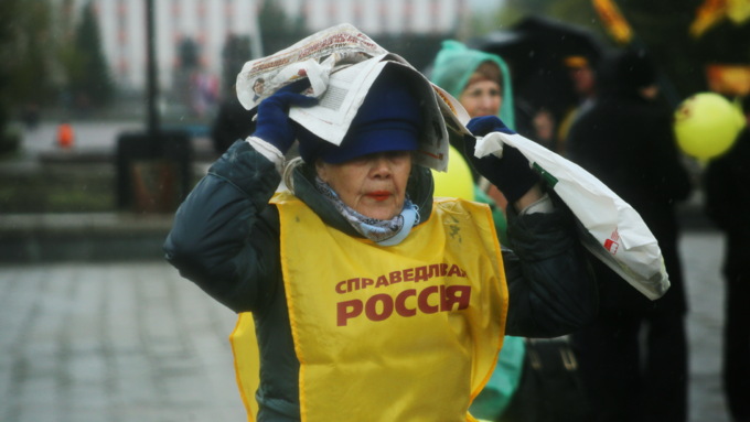    Мир, труд, дождь со снегом: политический Первомай в Барнауле 