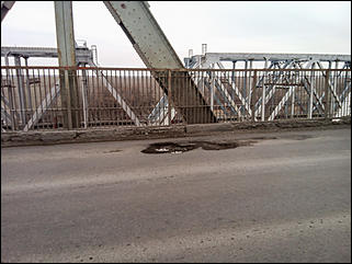 20 апреля 2018 г., Барнаул. Екатерина Смолихина   Почему старый мост в Барнауле становится опасным