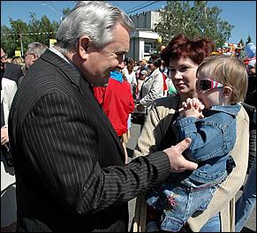 1 июня 2006 г, Барнаул   <P>Открытие детского праздника на пл.Сахарова</P>