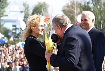 7 марта 2008 г., Барнаул   Эти женщины делают "Амик"