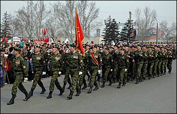 9 мая 2006 г. Барнаул   <P>Военный парад на пл. Победы</P>