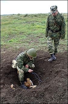 16 августа 2006 г., Алейск   Плановые занятия воинов-контрактников 122-ой алейской мотострелковой дивизии.