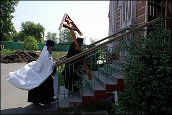 5 июня 2006 г, Барнаул   <P>Прощание с настоятельницей Знаменского женского монастыря</P>