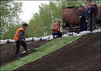 26 мая 2006 г, с. Плешково   Строительство мемориала на месте гибели Михаила Евдокимова