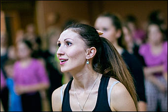 4 декабря 2015 г   Глухой участник шоу Танцы на ТНТ провел мастер-класс в Барнауле. Фото