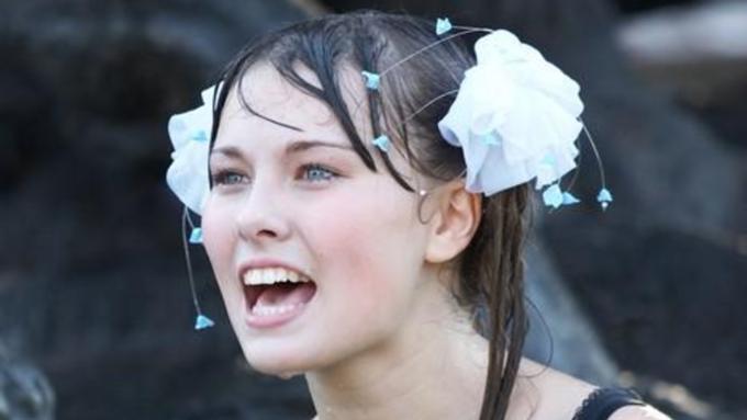 24 май 2016 г., Барнаул   Мокрая девочка танцует: фотоподборка выпускников в фонтанах