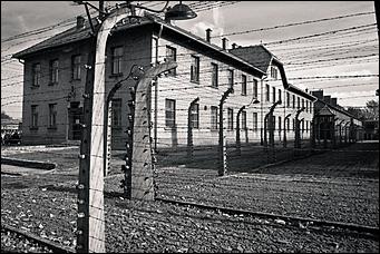 27 январь 2016 г., Барнаул   Кадры, запечатлевшие трагедию Освенцима