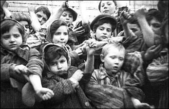27 январь 2016 г., Барнаул   Кадры, запечатлевшие трагедию Освенцима