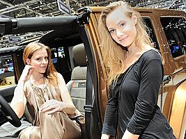   Девушки с Женевского автосалона 2011