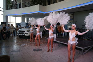     Презентация  нового поколения  премиального кроссовера Mercedes-Benz M-Класса, 31 мая дилерский центр Mercedes-Benz в Барнауле а автосалоне «ПМ-Авто» 
