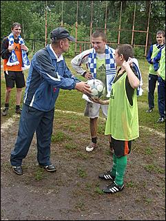 23 июля 2009 г., Барнаул   Футболисты барнаульского «Динамо» встретились с воспитанниками детских домов