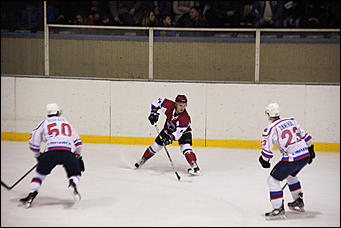 20 ноября 2016 года, Барнаул, Дворец спорта и зрелищ   Хоккейный клуб "Алтай" потерпел разгромное поражение от "Славутича" из Смоленска 