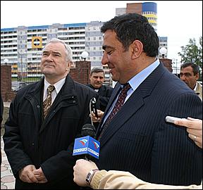 29 мая 2007 г., Барнаул   Посещение главой Барнаула Владимиром Колгановым строящихся в городе храмов