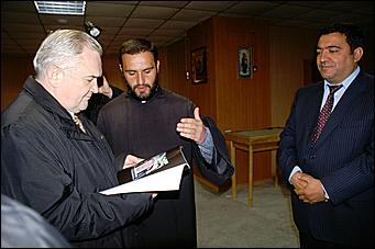 29 мая 2007 г., Барнаул   Посещение главой Барнаула Владимиром Колгановым строящихся в городе храмов