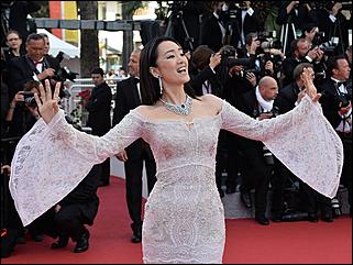 12 май 2016 г., Барнаул   Прозрачные блузки и черные кобры: в каких нарядах появились звезды на открытии Каннского кинофестиваля?
