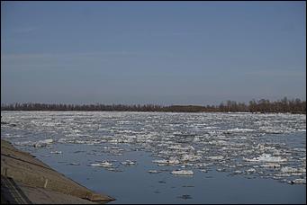 7 апреля 2020 г., Барнаул   Чумовое зрелище: барнаульцы, несмотря на самоизоляцию, пришли посмотреть ледоход