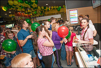 1 июль 2016 г., Барнаул © Амител Вячеслав Мельников   Как открывали первый в Барнауле  McDonald's 