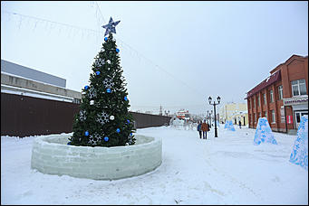 19 декабря 2018 г., Барнаул. Екатерина Смолихина   Новогодняя пешеходная: как на Мало-Тобольской строят снежный городок