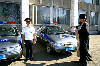3 июля 2007 г., Барнаул   Отделения ГИБДД Алтайского края получили в подарок патрульные автомобили