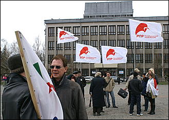 18 апреля 2007 г., Барнаул   В Барнауле состоялся очередной митинг протеста