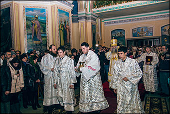 7 январь 2016 г., Барнаул   Архиерейская Божественная литургия прошла в Покровском кафедральном соборе
