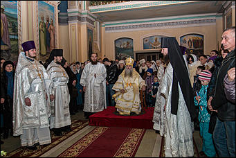 7 январь 2016 г., Барнаул   Архиерейская Божественная литургия прошла в Покровском кафедральном соборе