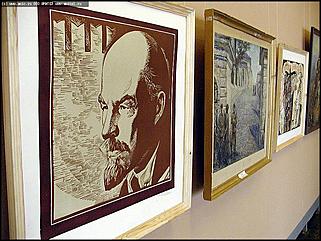    Выставочный зал Союза художников "Ленин жил, Ленин жив, Ленин будет жить!"