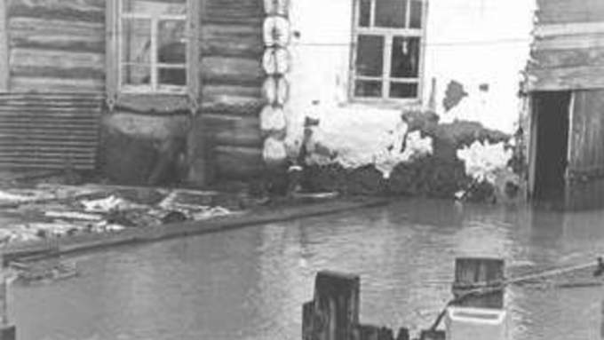    Наводнение в Затоне Барнаул 1958 год./ автор фотографий - Игорь Рогалев /