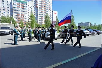 9 мая 2020 г., Барнаул   Спасибо за Победу. Для барнаульских ветеранов провели "личные" военные парады во дворе