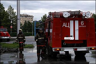 26 июля 2006 г., Барнаул   Пожар в химкорпусе АлтГУ,
фото Ольги Комиссаровой