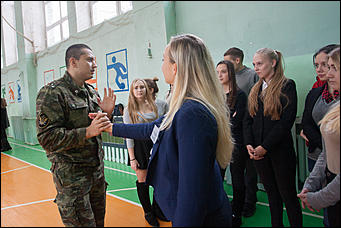24 ноябрь 2016 г., Барнаул   Спецназ УФСИН провел мастер-класс по самообороне в барнаульском лицее