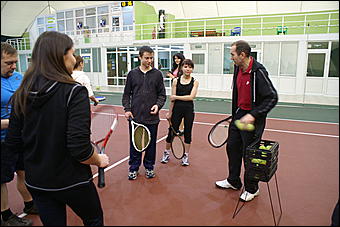 13 февраля 2010 г., Барнаул   Начало зимней олимпиады барнаульские журналисты отметили на теннисом корте 