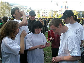 7 мая 2009 г., Барнаул   Барнаульская молодежь устроила "Теркинский привал"
