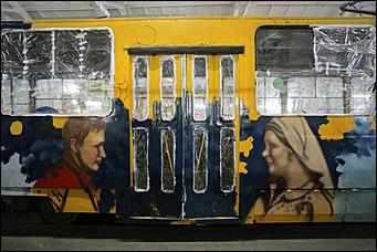 7 мая 2020 г., Барнаул. Екатерина Смолихина   Искусство на рельсах. Как барнаульские художники украшают трамваи ко Дню Победы