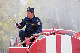 28 апрель 2016 г., Барнаул   Условный пожар вспыхнул в лесах Бобровки. Завершающий день учений МЧС и как выглядит передвижной Центр управления изнутри. 